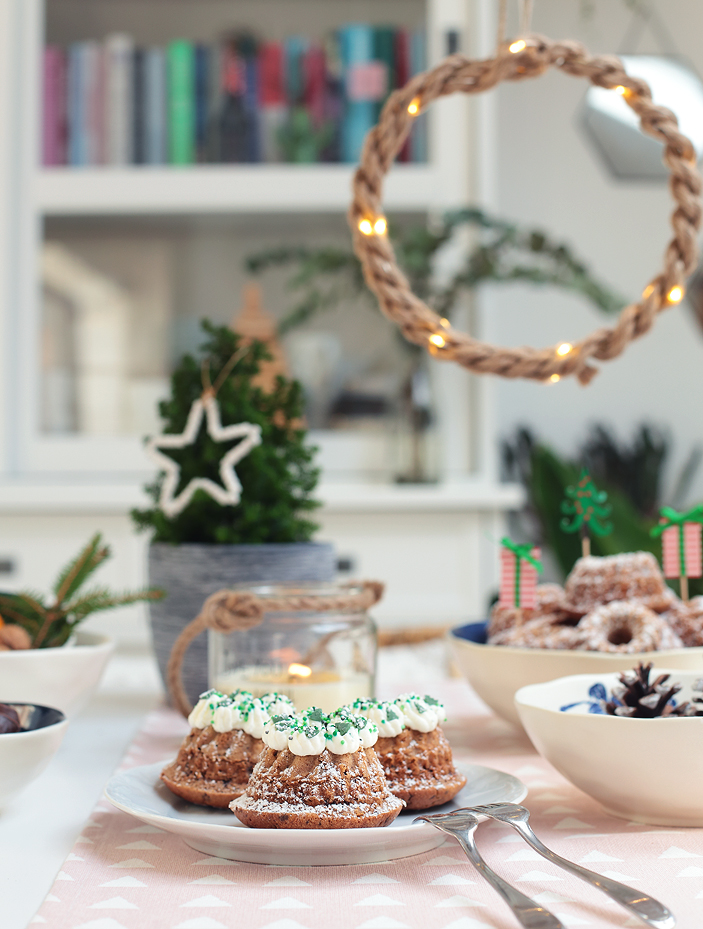 mini-gugel, mini-cake- Kuchen, Küchlein, Kekse, Glühwein-Kuchen, Kuchen, Backen, Weihnachten, Weihnachtsbäckerei